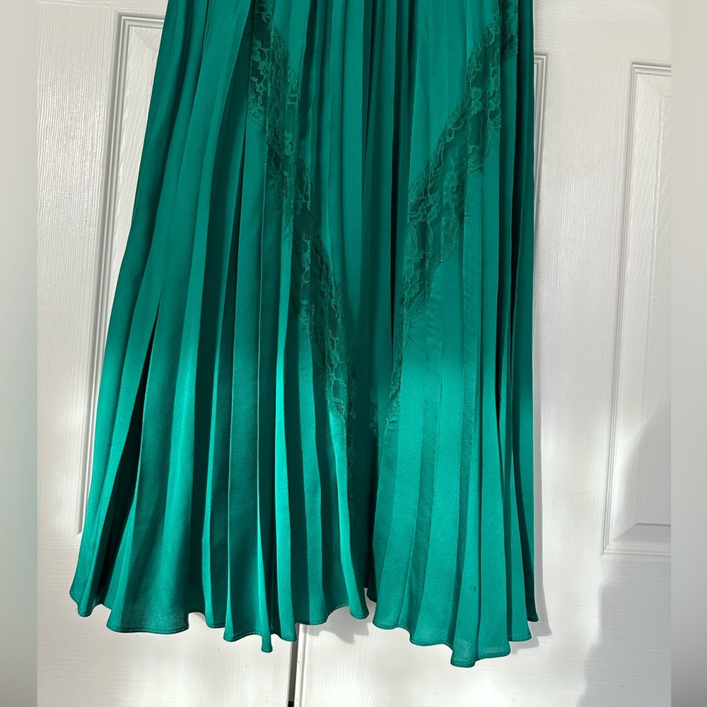 Adrianna Papell long pleated green gown - Picture 10 of 10